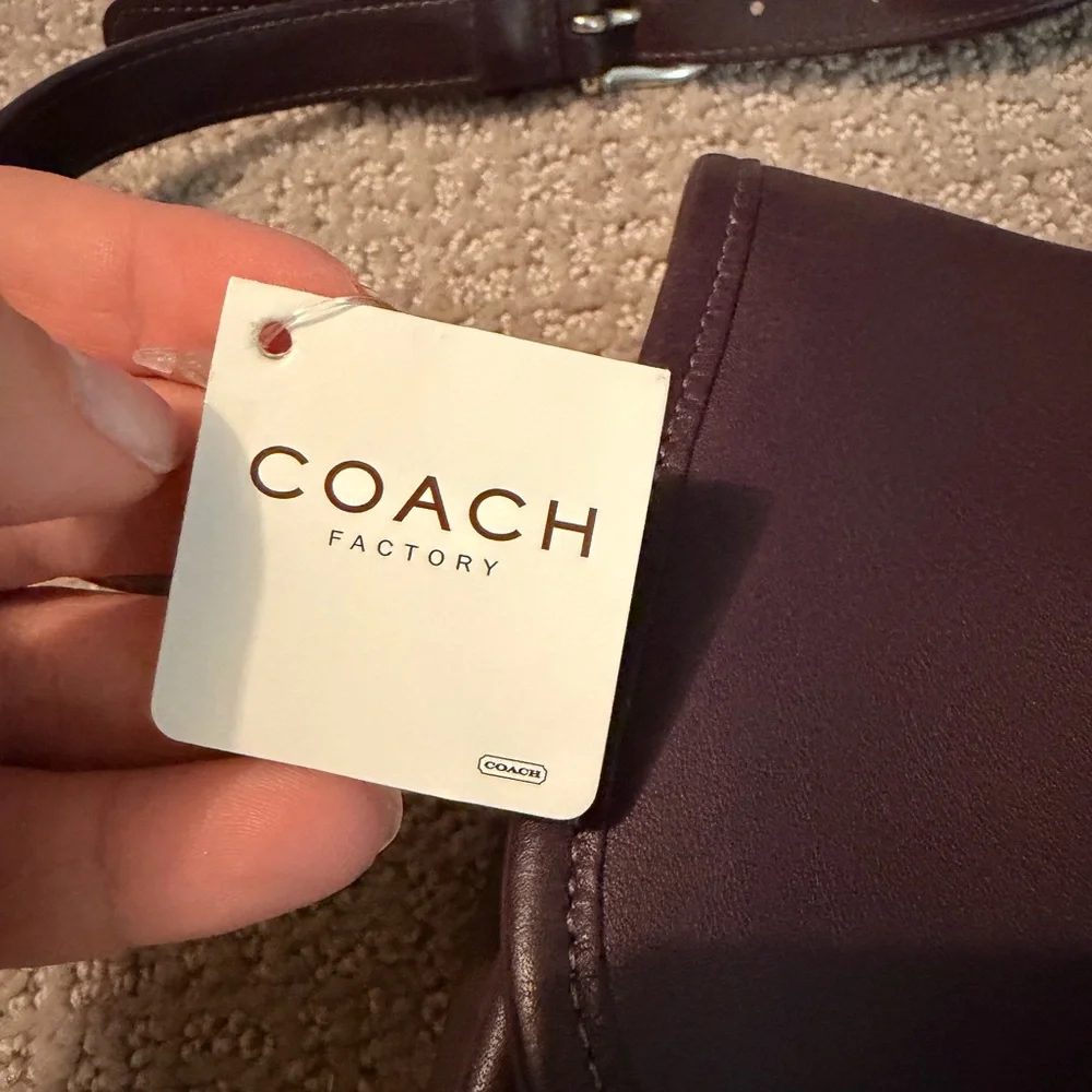 Vintage eggplant coach city bag Classic Leather Crossbody Bag in aubergine - Picture 4 of 15